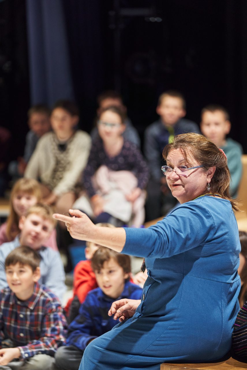 Fábián Éva: Kidőlt-bédölt oldalú kemencén túl