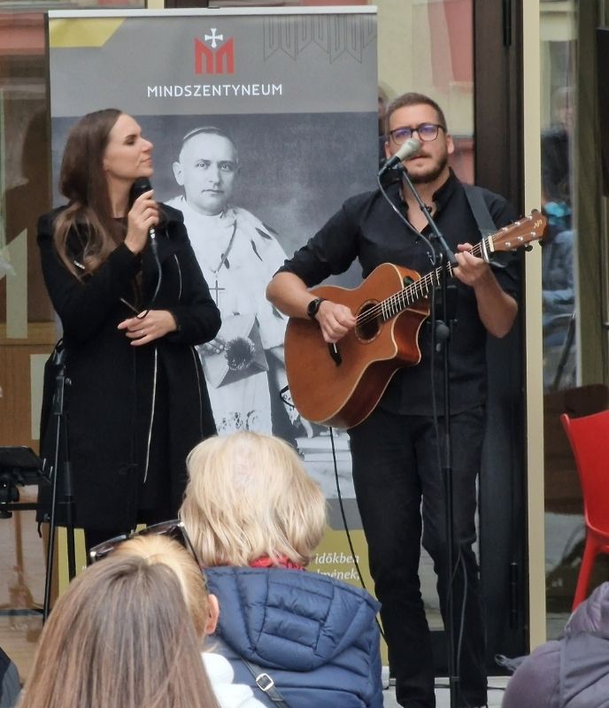 Adventi koncert Hajdu Klárával és Szakonyi Milánnal